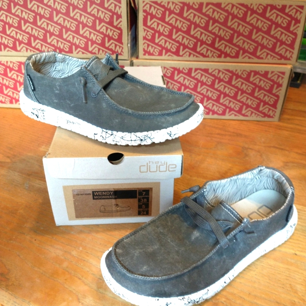 Hey Dudes women's size 7 Moonwash
